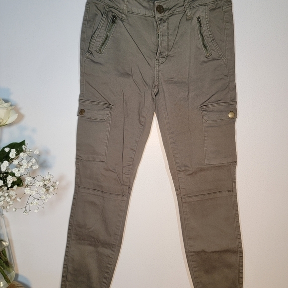 Green cargo style Ashley Mason pants. Size 7. - Picture 7 of 11